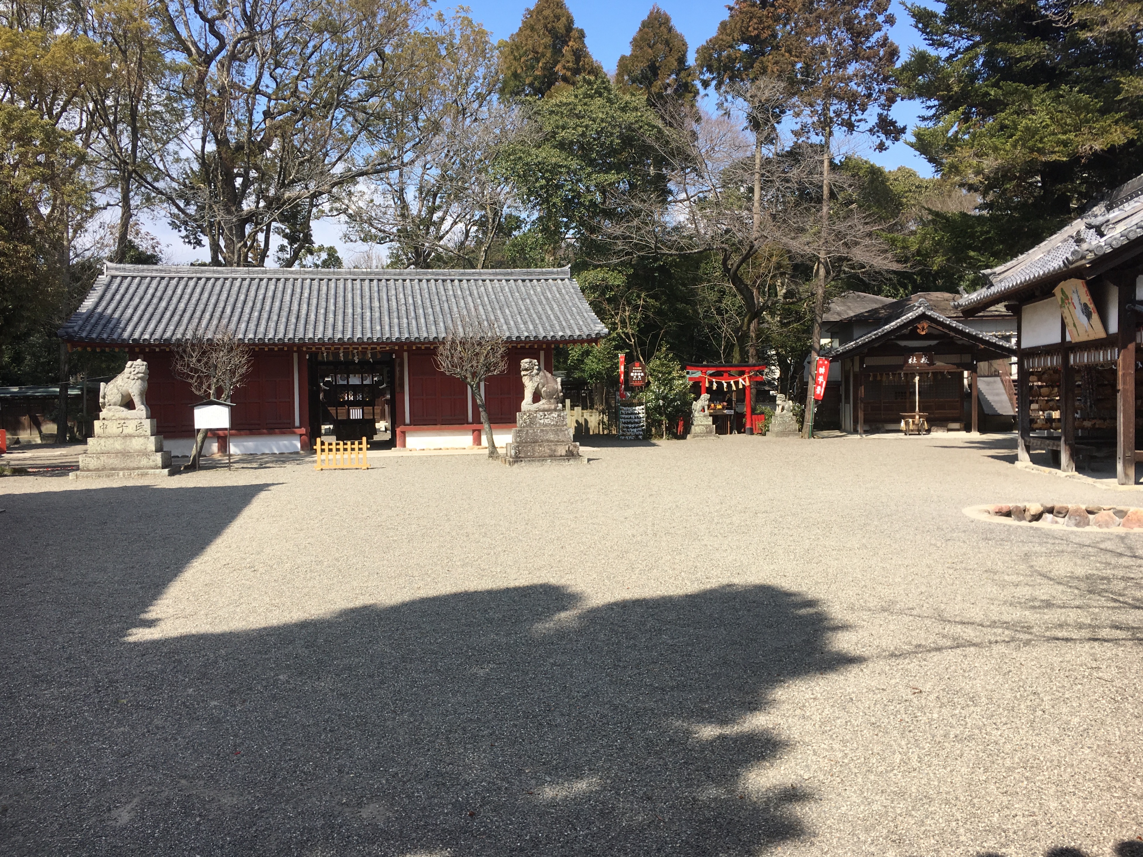 gravel courtyard of Sakurai Shrine 