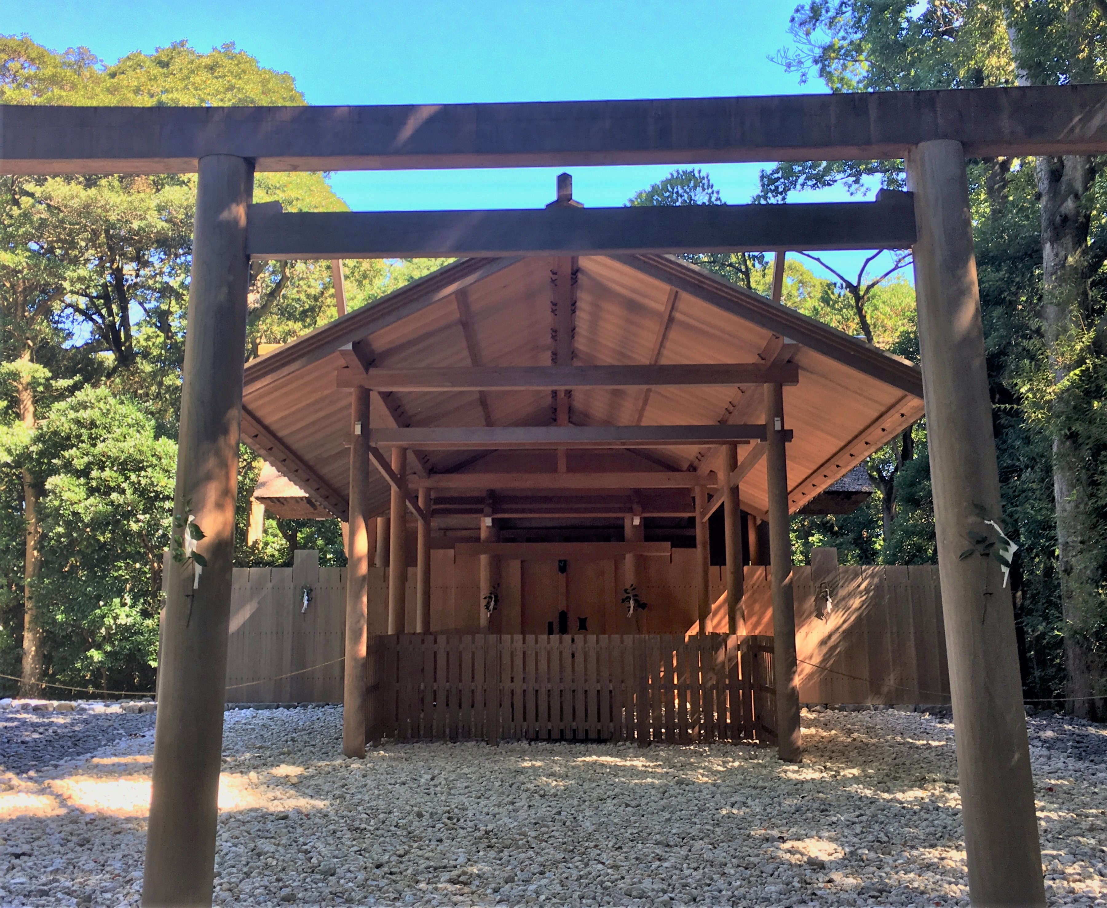 wooden yuuitsu shimei zukuri shinto shrine in Tsukiyomi no Miya