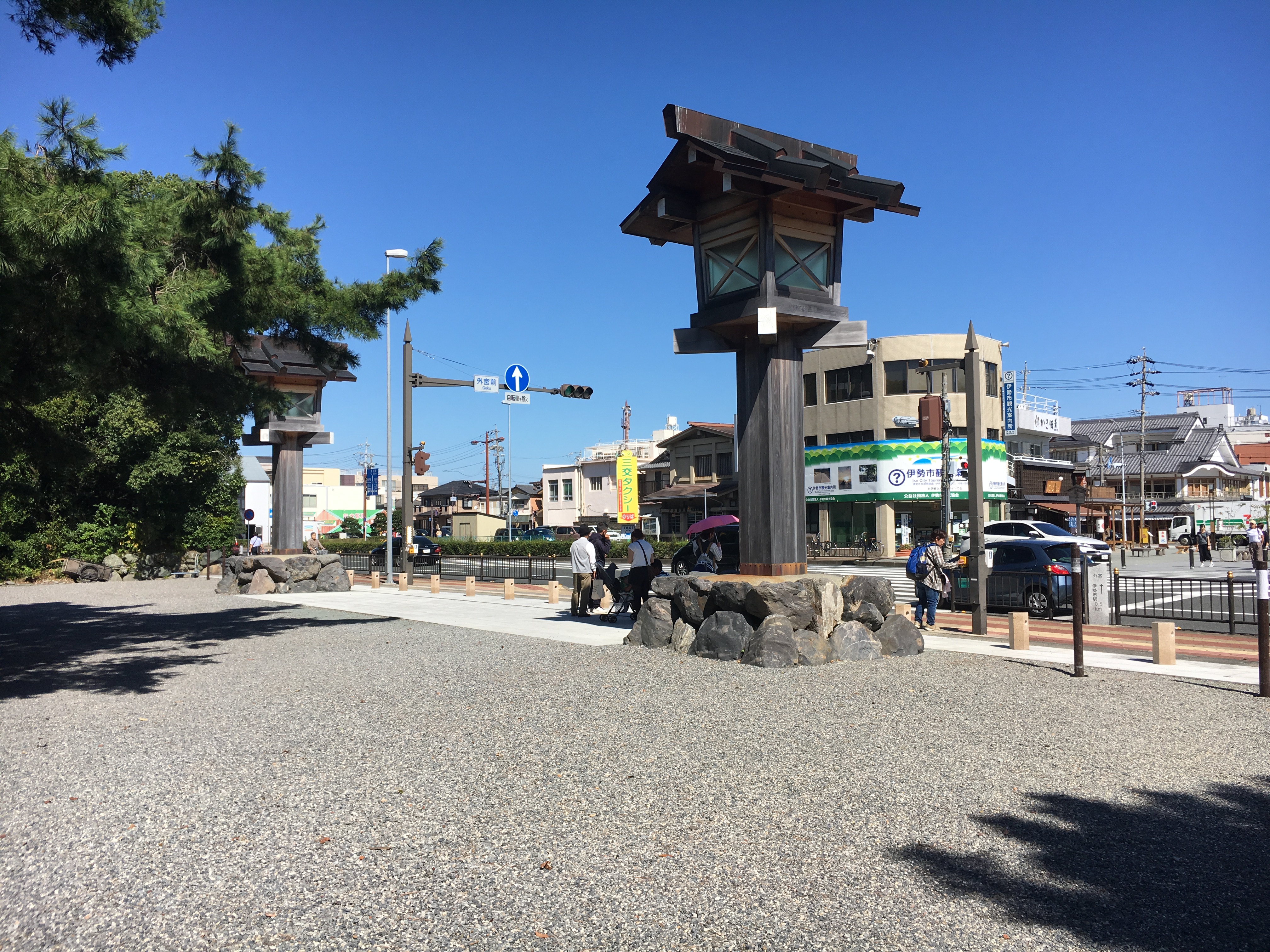 large gravel plot with unusual Japanese torii and entrance of the geku