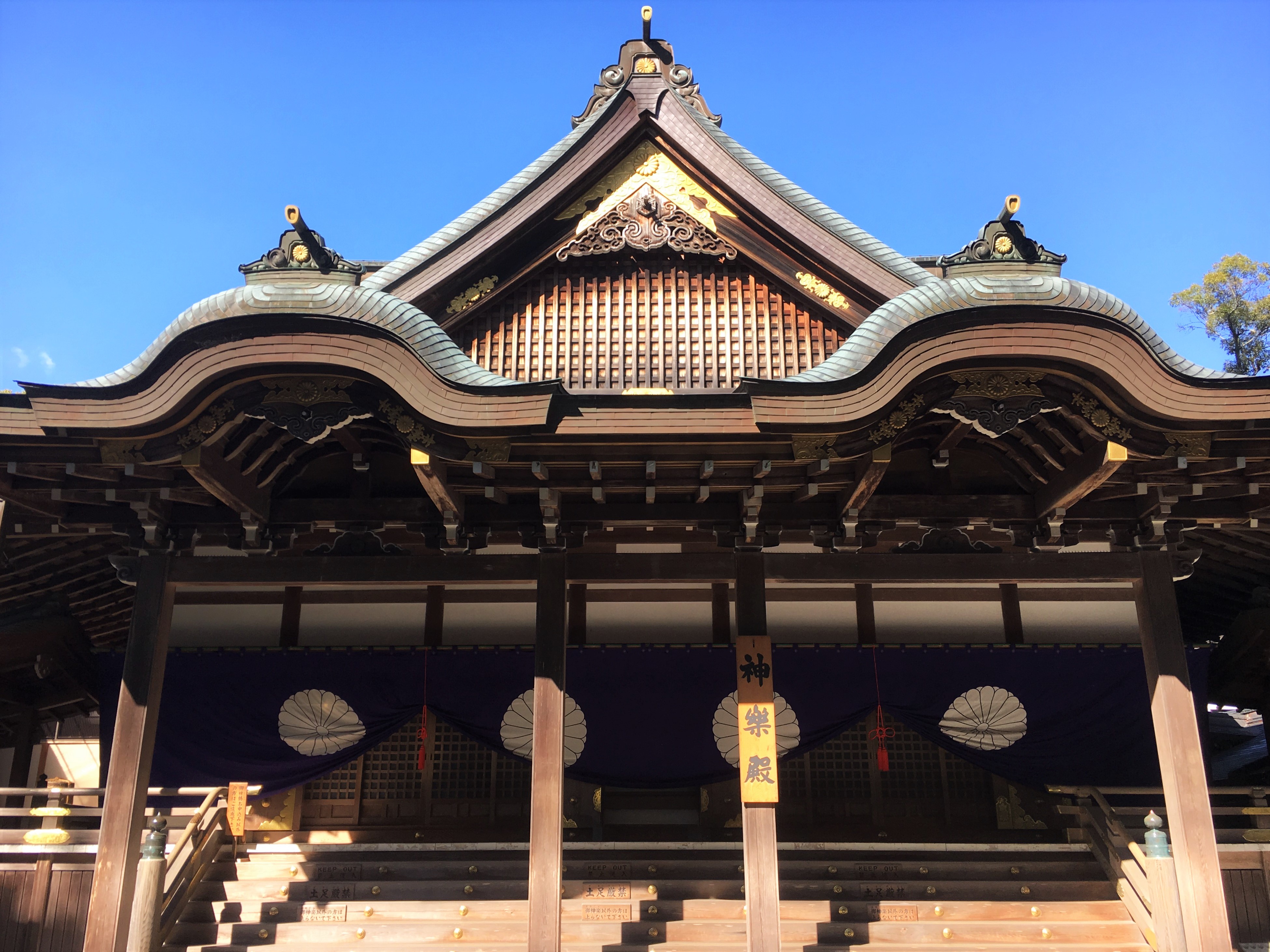 wooden japanaese shinto ceremony hall,kakugarden, at ise jngu naiku