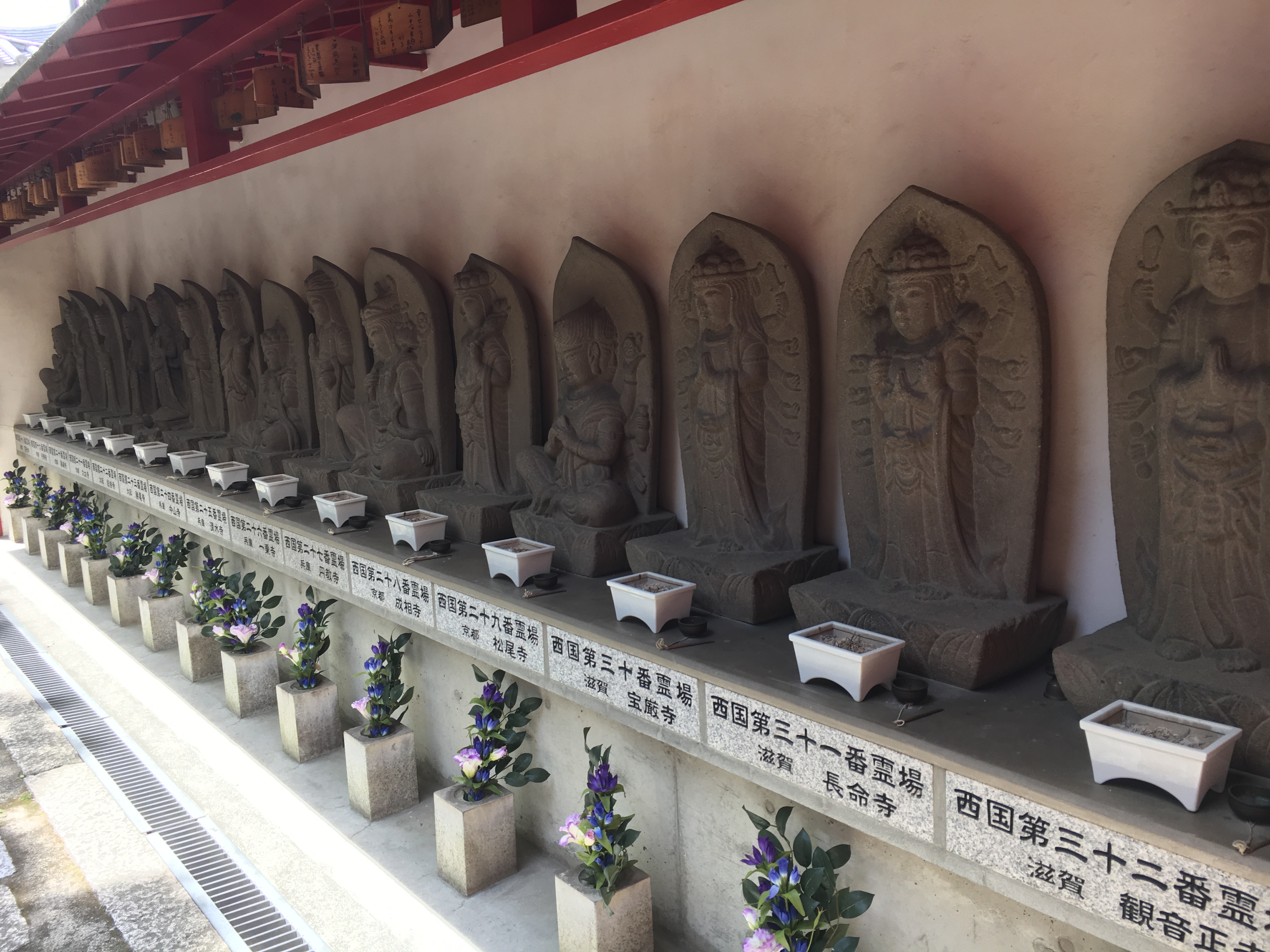 33 statues of the Buddhist goddess of mercy