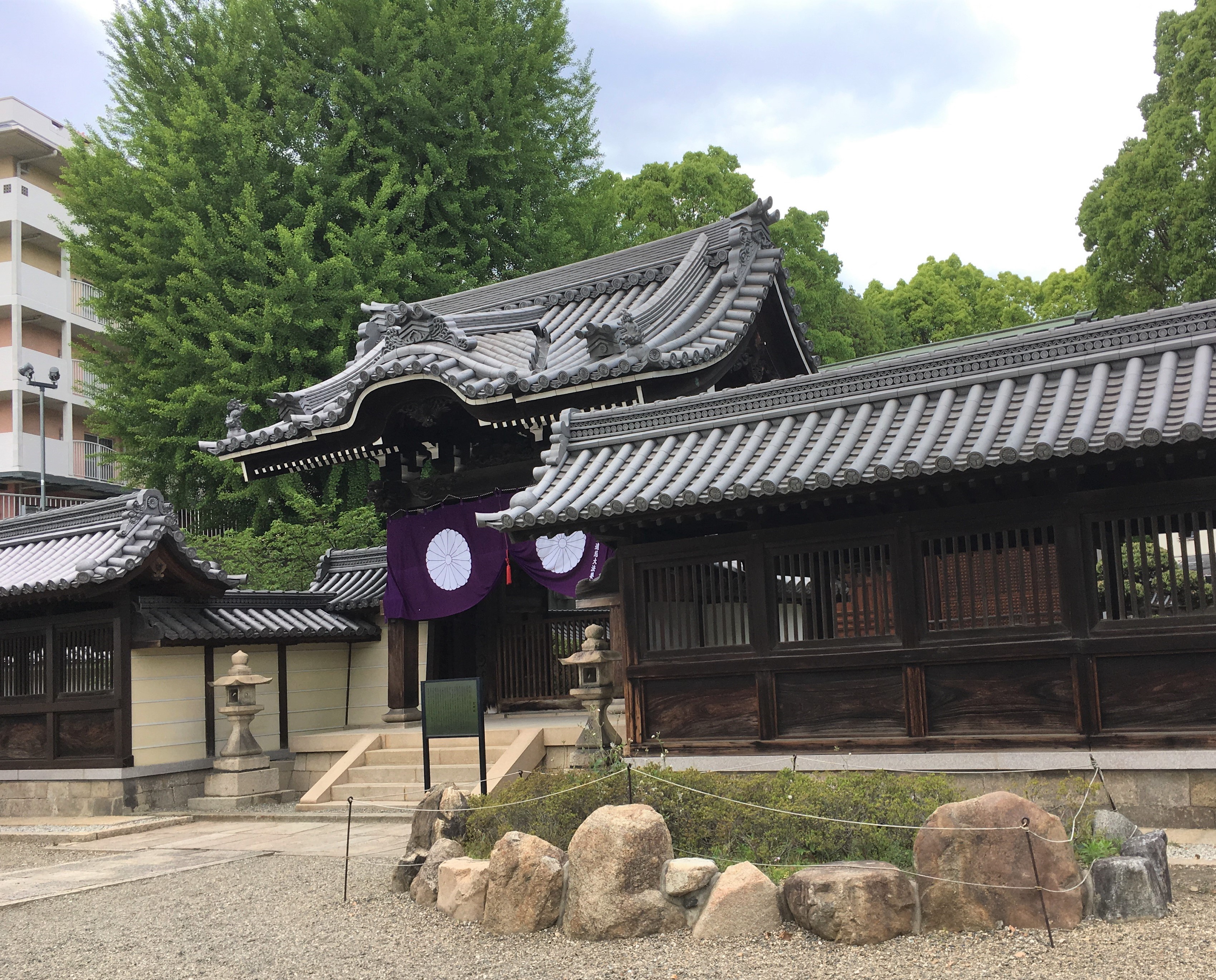 long Japanese style Buddhist building Reimeiden.
