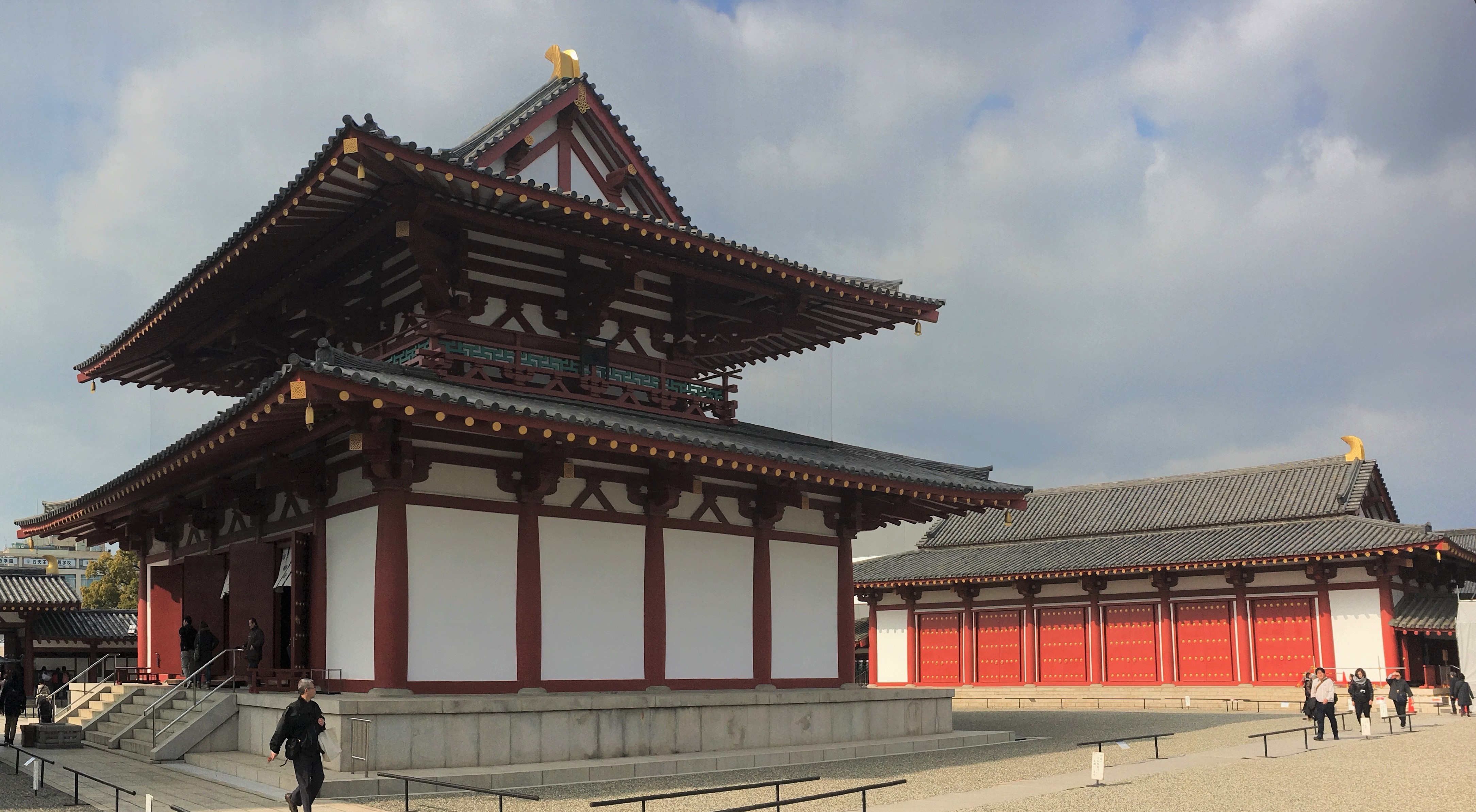kondo and kodo buildings at Shitenno-ji temple