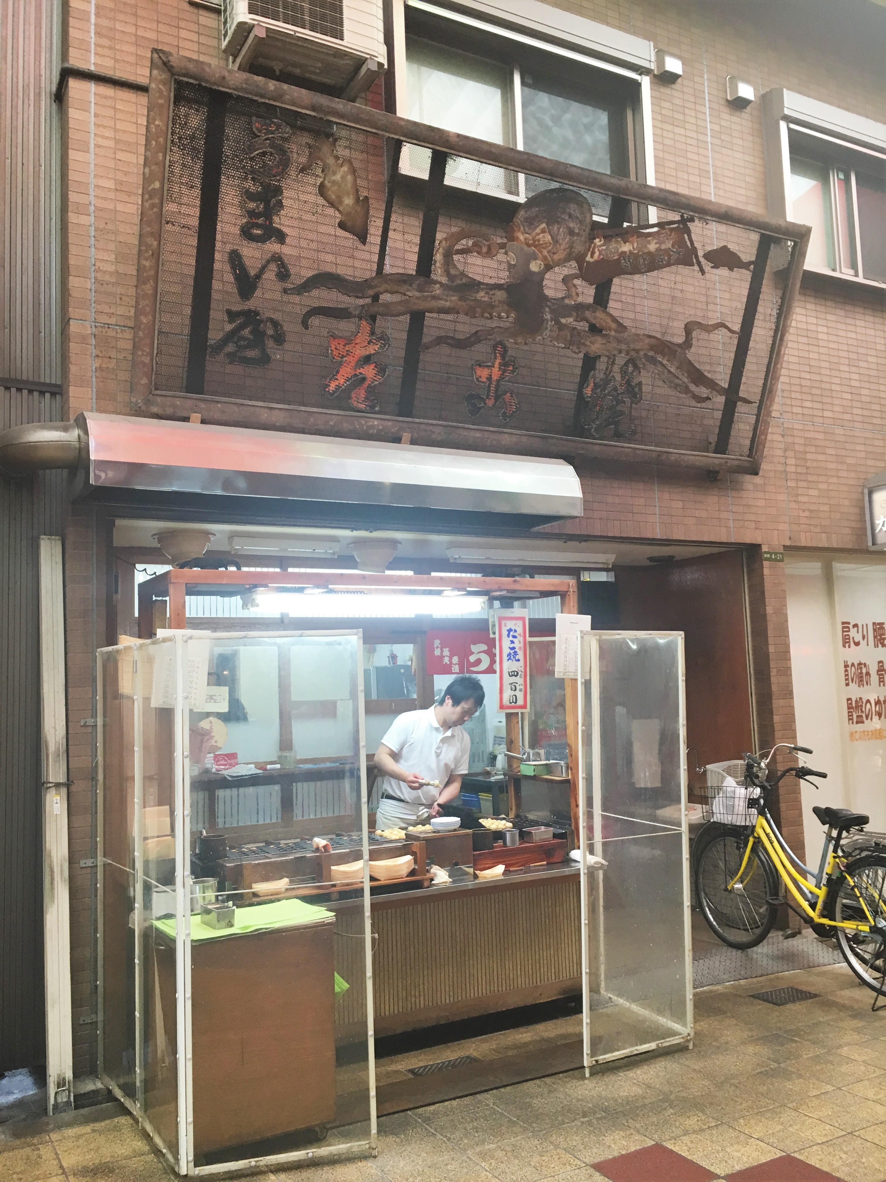 Umaiya takoyaki stand in tenjinbashi-suji of Osaka