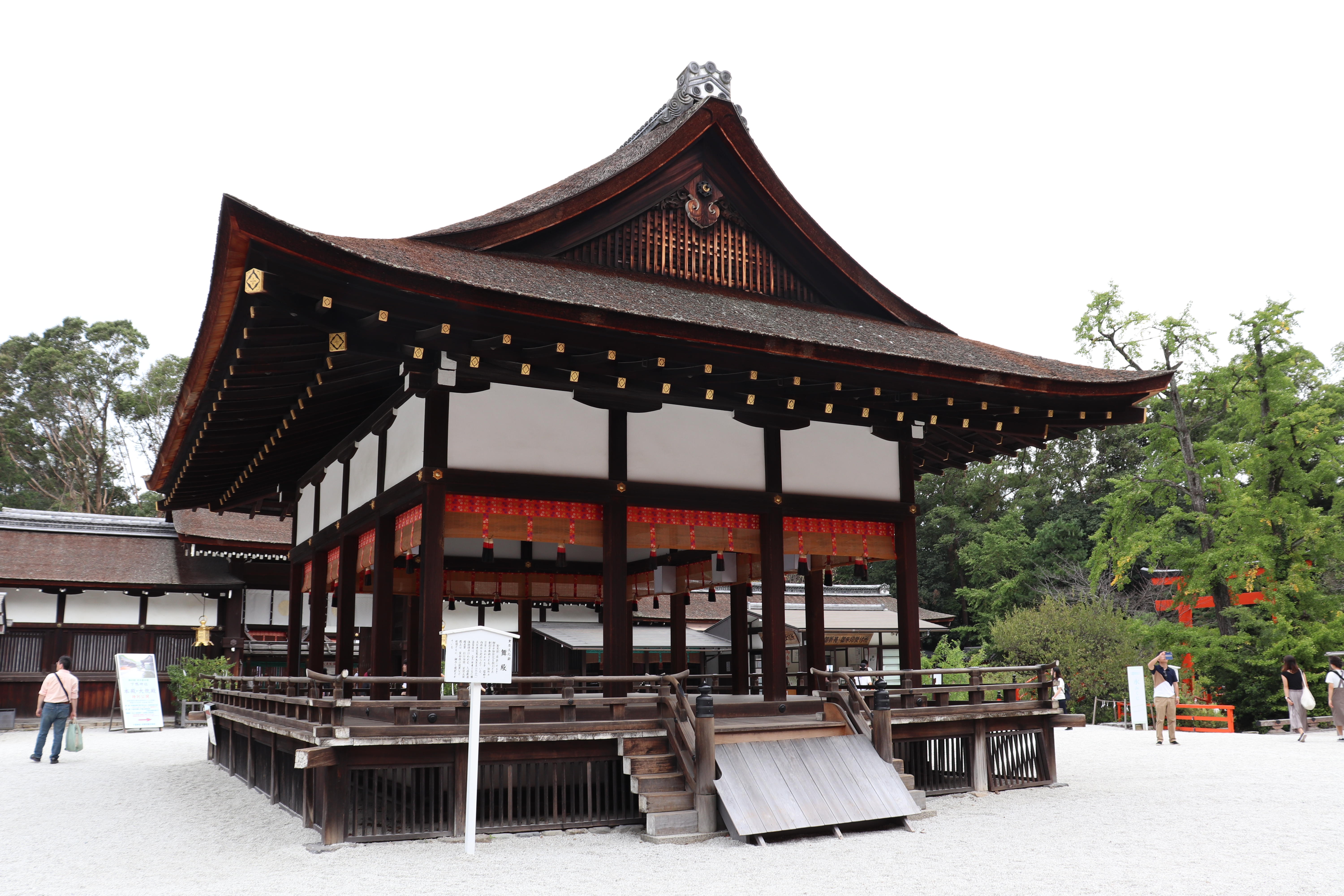 maiden at shimogamo shrine