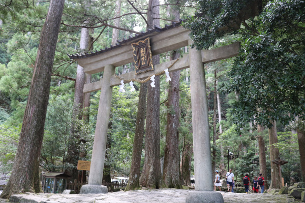 飛瀧神社の鳥居