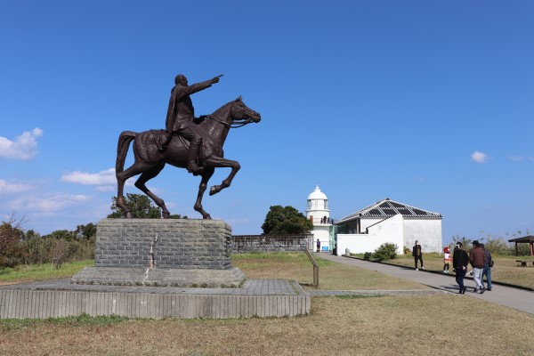 Statue of Mustafa Kemal Atatürk outside the Kashinozaki Lighthouse