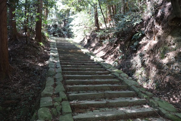 path to Konin-ji Temple on the Yamanobe no Michi
