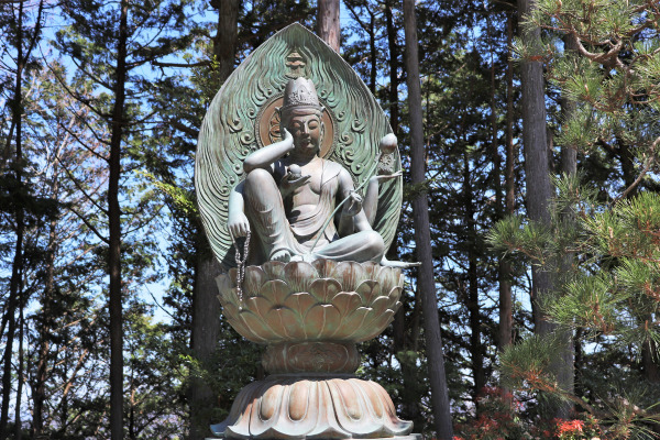 Buddhist statues: Kannon Bosatsu as Nyoirin Kannon