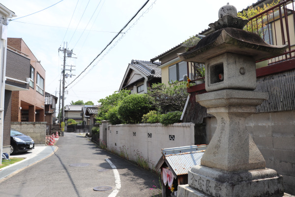 stone lantern to mark the road to Ise on the Kami Kaido
