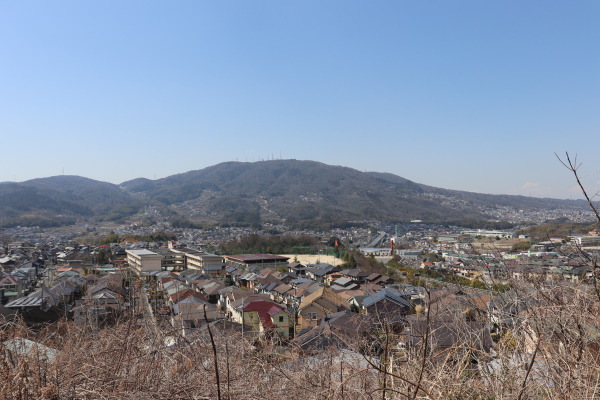 暗越奈良街道から見た生駒山