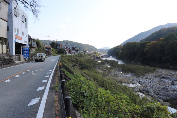 National Route 166 runs along the Ise Honkaido