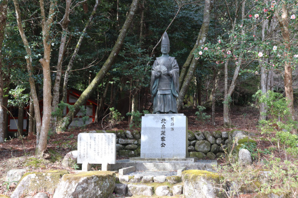 Statue of Kitabatake Akiie at Kitabatake Shrine