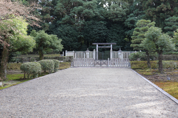 Prince Otomo's grave in Otsu