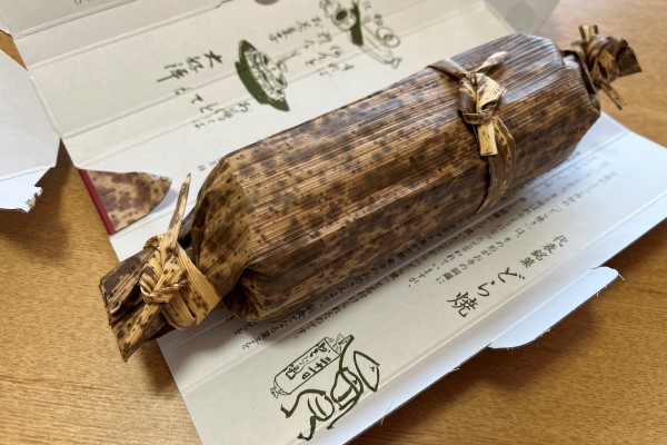 Sasaya Iori's dorayaki wrapped in a bamboo leaf