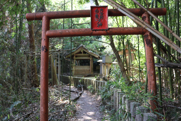 Inair shrine built by an oracle for Inari worship 