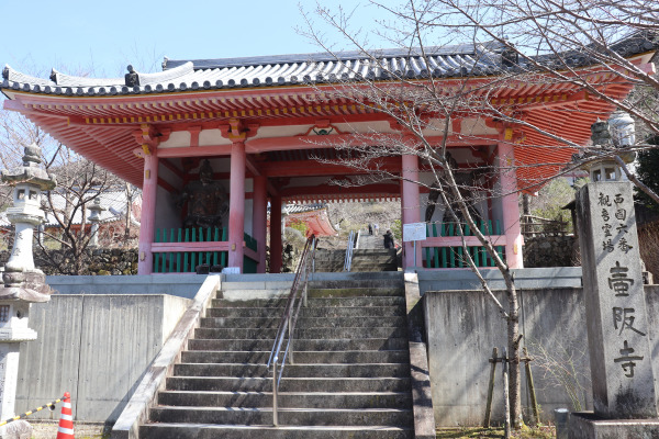 Main gate of Tsubosaka Temple