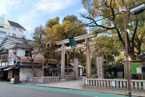 Entrance to Namba Yasaka Shrine