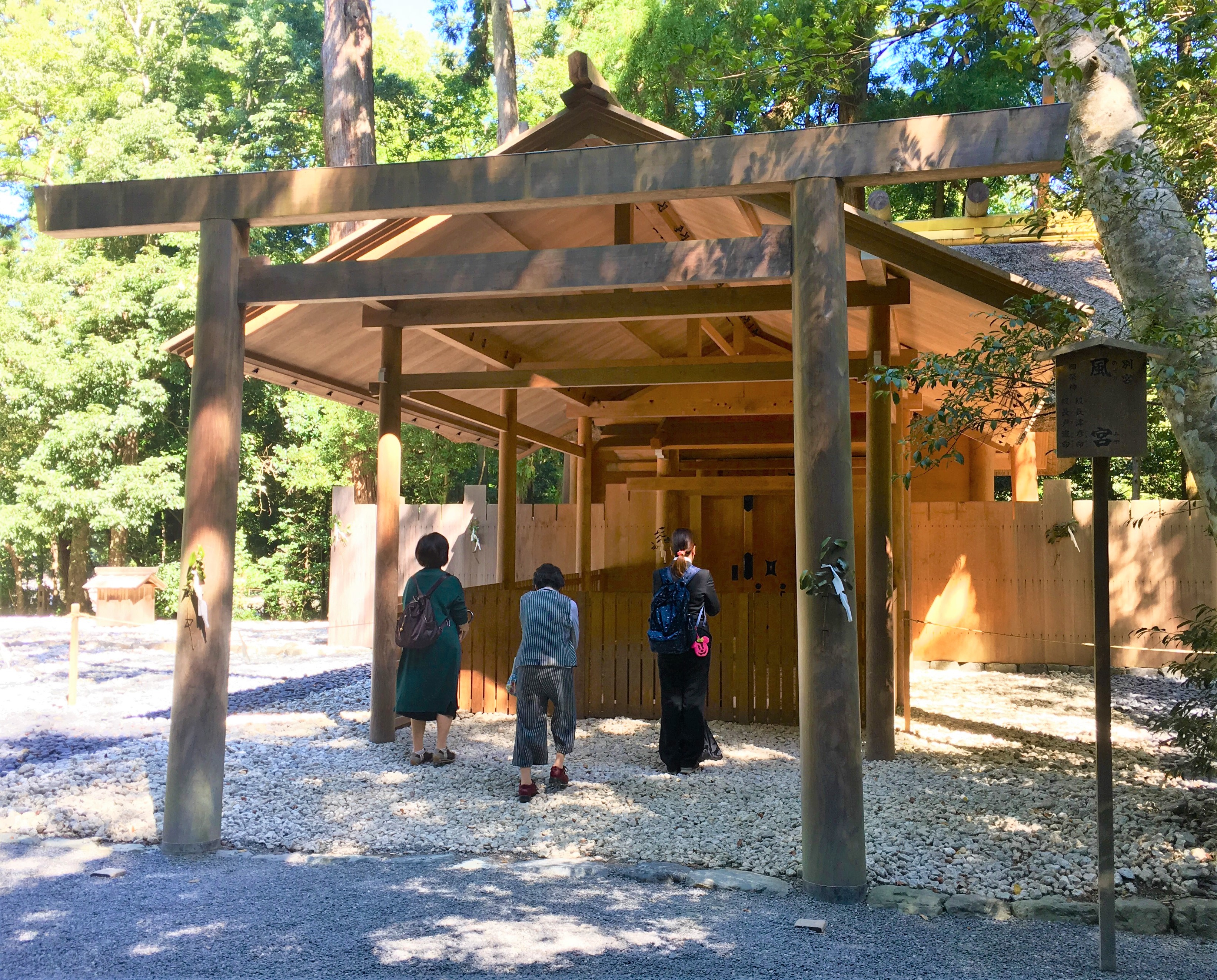 people praying at Shinto shine in Ise Jingu's Geku. Kaze no miya