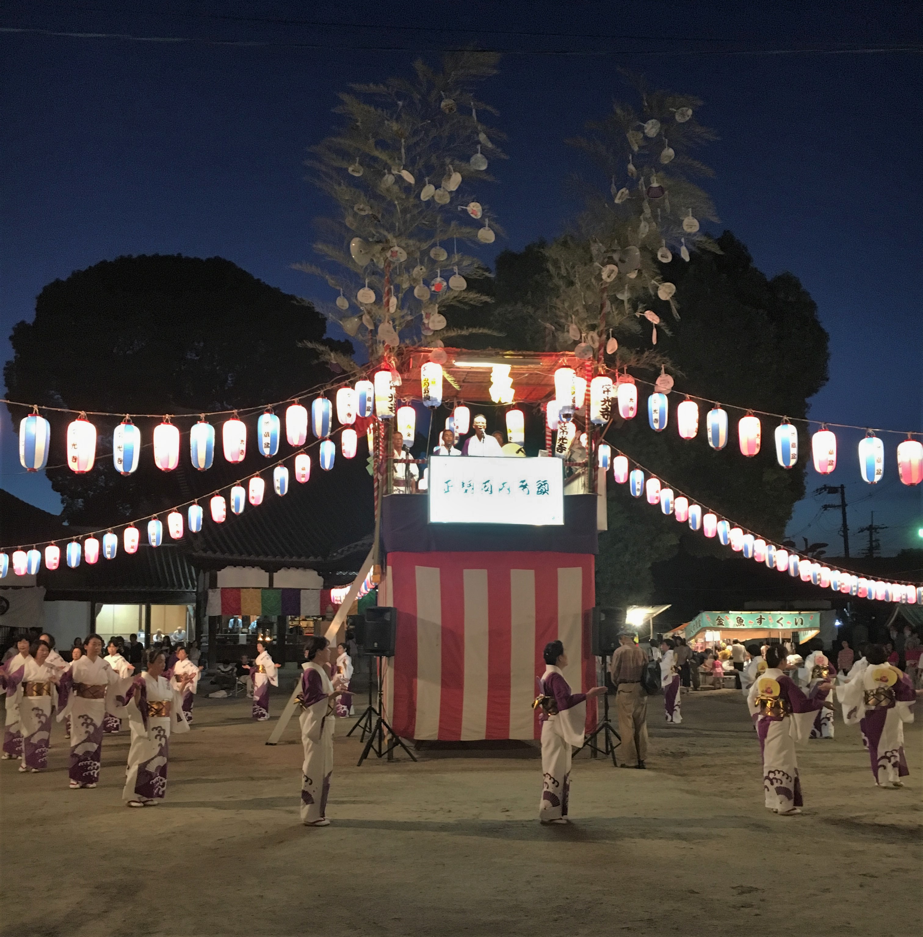 dancers performing the Nagashi-bushi Bon Odori at Joko-ji