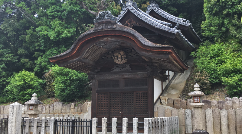 The grave of Prince Shotoku in Eifukuji Temple