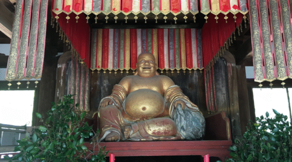 Statue of Shakanyorai in Obakusan Manpukuji