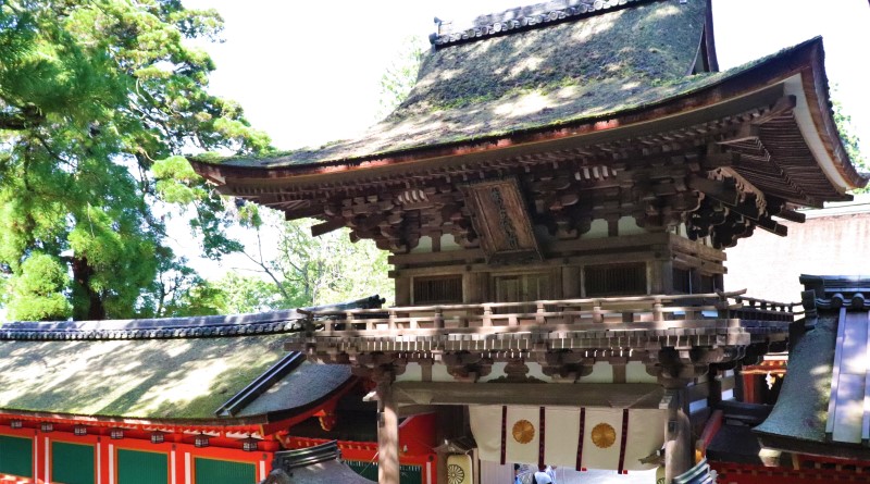 The gate of Isonokami Shrine