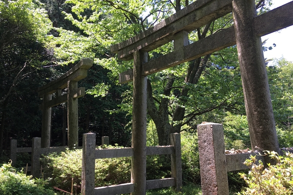 Futatsu Torii on the Choichi michi trail 