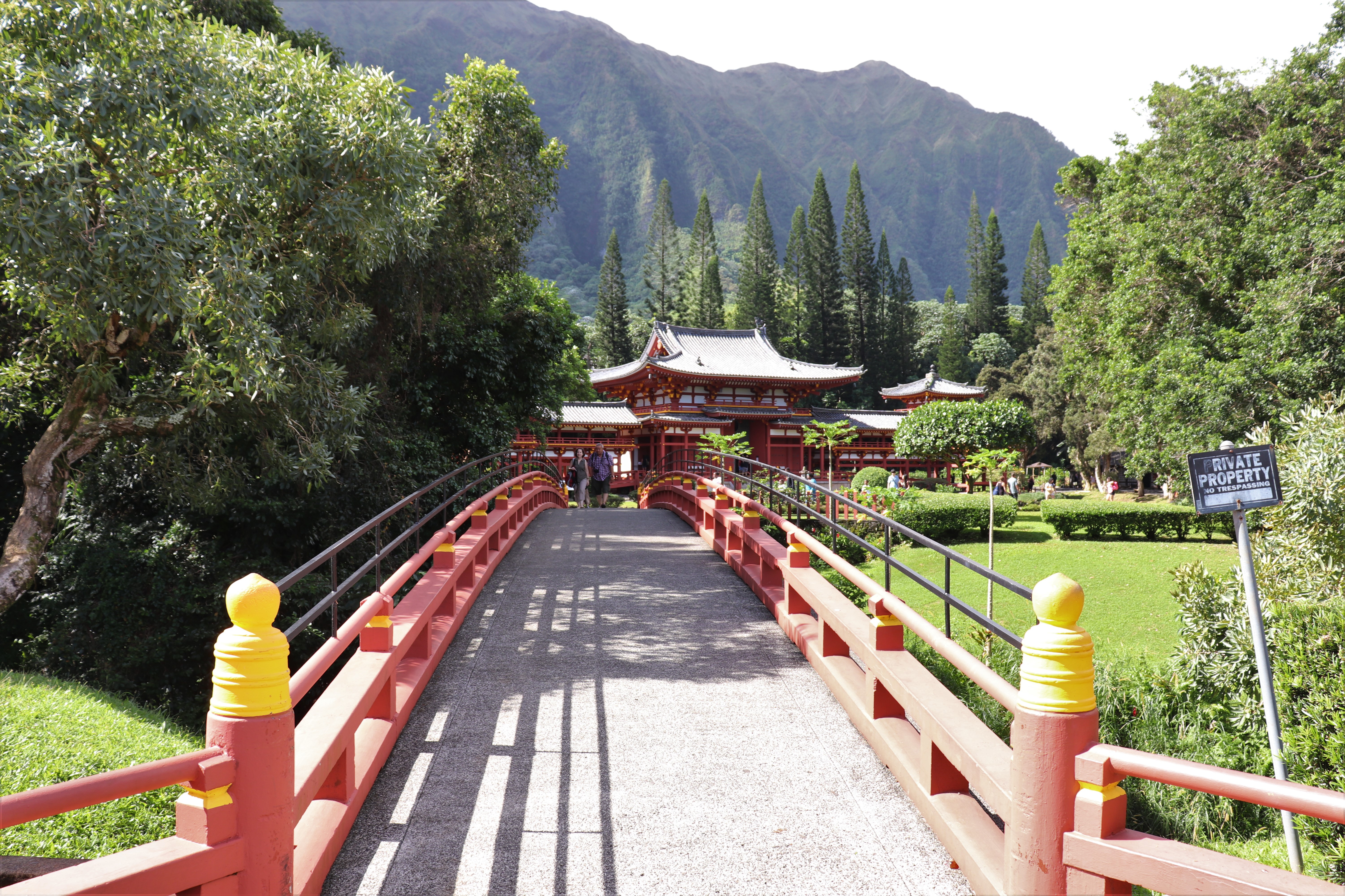 brisge leading to the byodo-in temple in Oahu, hawaii