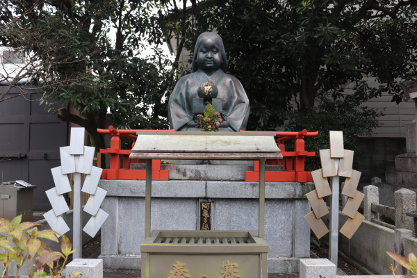 statue of Okame in Senbon Shakado