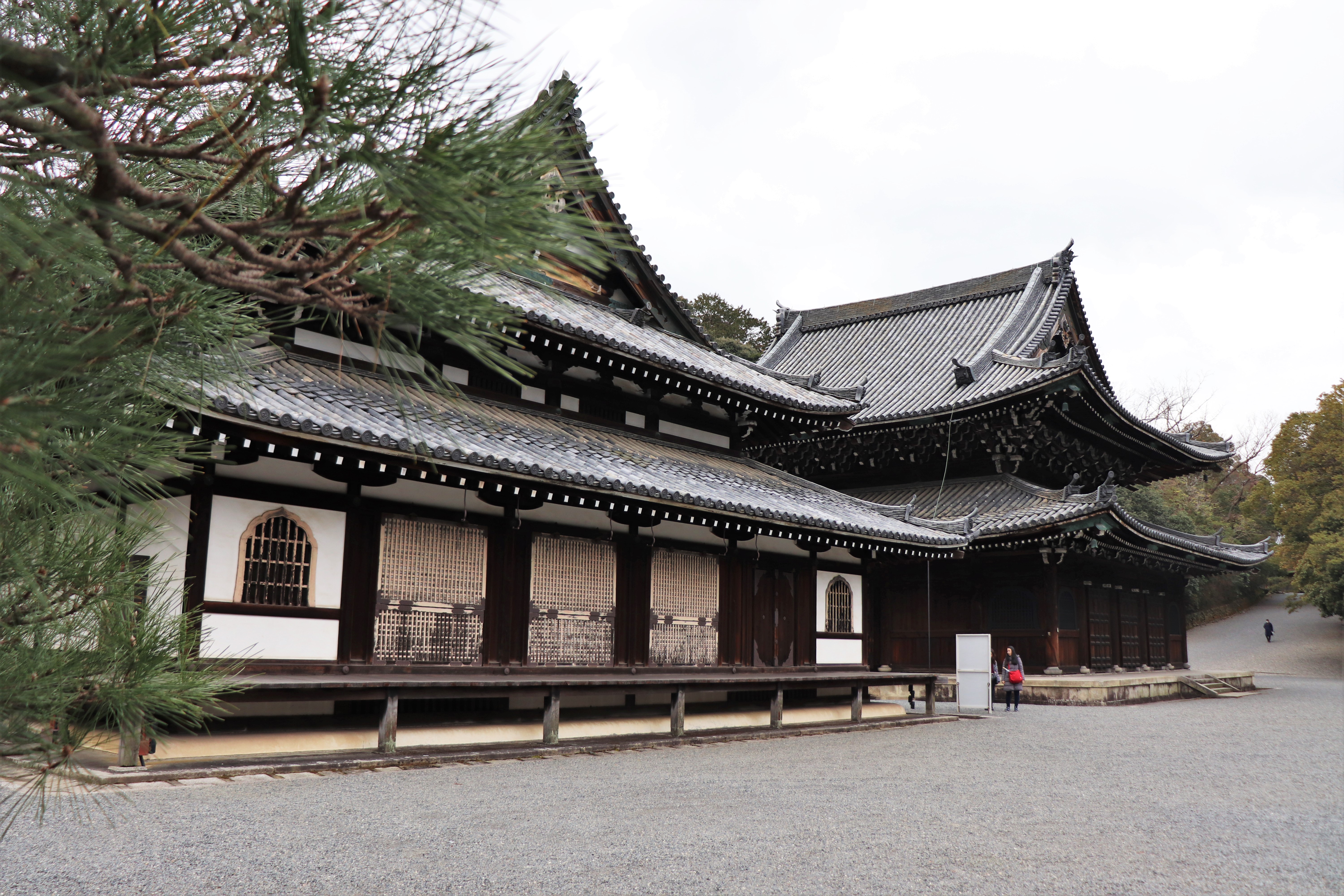 butsuden and shariden of sennyu-ji temple 