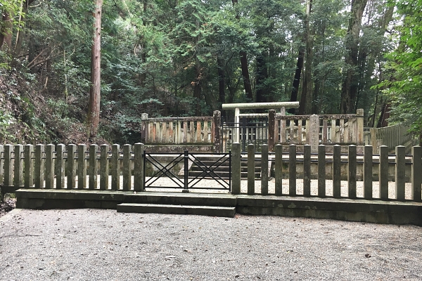 Grave of Emperor Go-daigo  in Nyoirin-ji Temple