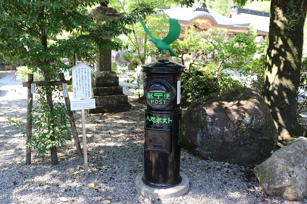 Yatagarasu post in Kumano Hongu Shrine 