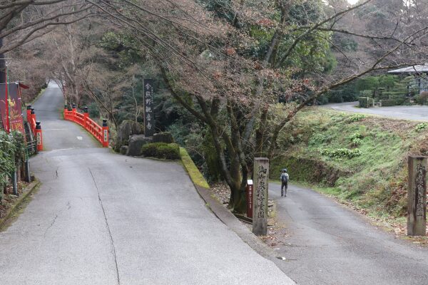 The path to Imakumano Shrine 