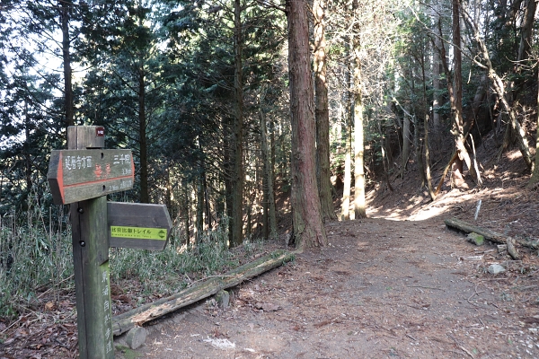 The intersection of Higashiyama East Course and Hira-hiei Trail