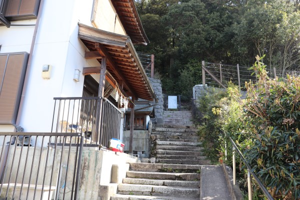 Trail head of the Omote-Tozando of Mt. Mikami