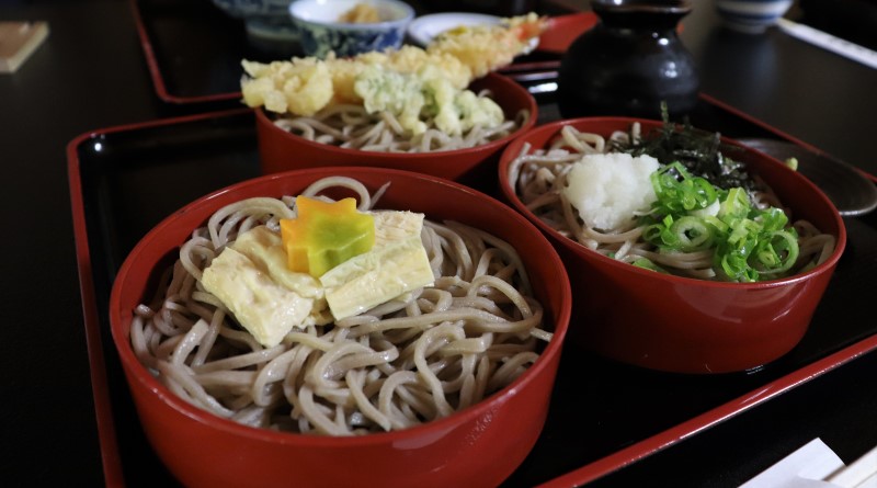 assortment of honke tsuruki soba