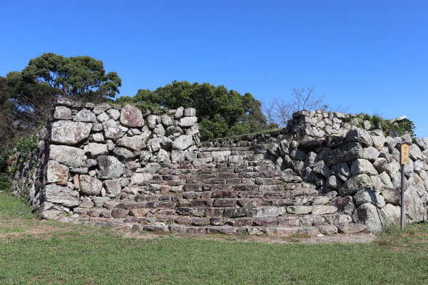 Ruins of Tamaru Castle's keep near the Ise Honkaido.