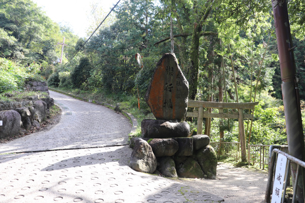 Inari Shrine on the trail to the Kuragari Pass