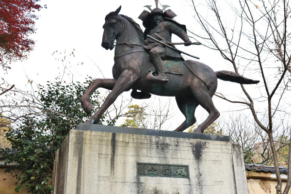 Statue of the samurai Kusunoki Masahige
