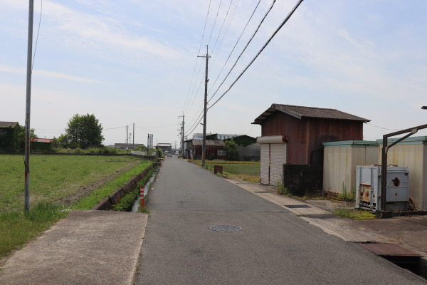 Country road along the Kami Kaido in Nara, Japan.