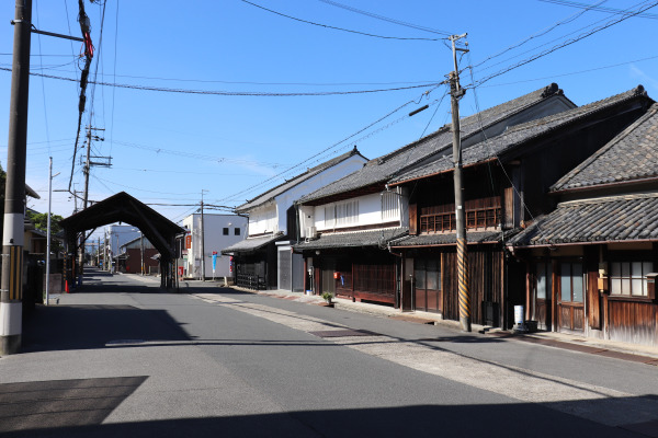 historic Tachibana district in Tenri along the Kami Kaido