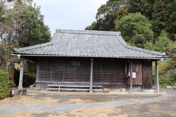 Jizo-ji Temple near the Shishigase Pass on the Kiiji Trail