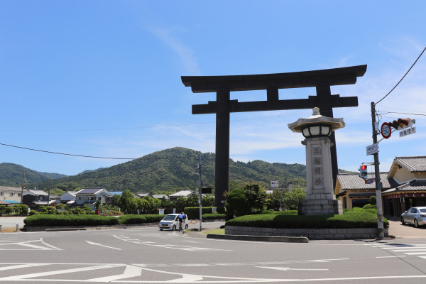 大神神社と三輪山