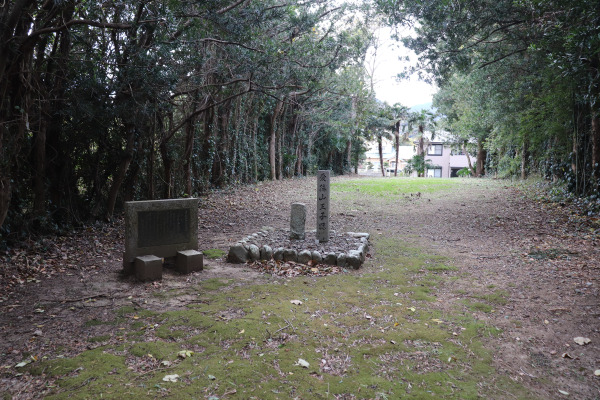 Aitokusan Oji on the Kiiji Trail