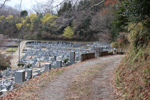 Takayasuyama Graveyard on the Ikoma Nature Trail