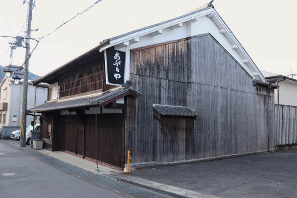 the old Aburaya hotel on the Hase Kaido