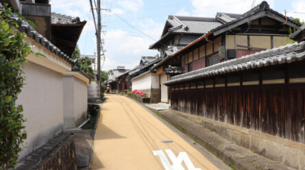 東高野街道の出屋敷