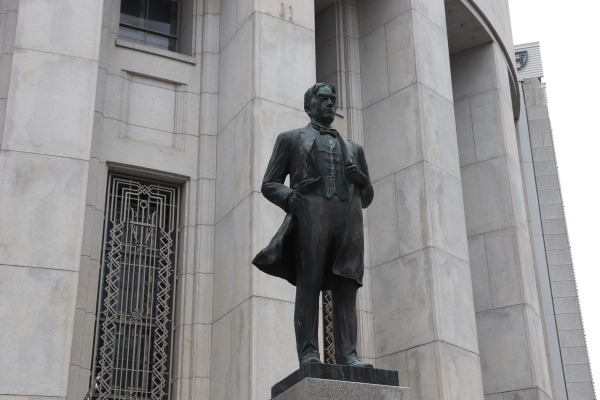 Statue of Tomoatsu Godai on Sakaisuji Street