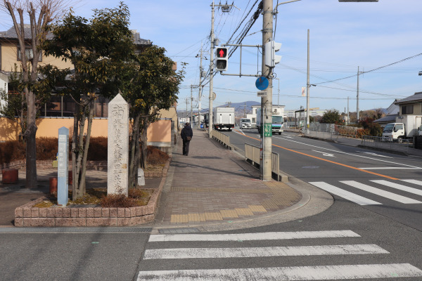 亀岡街道と西国街道の分岐